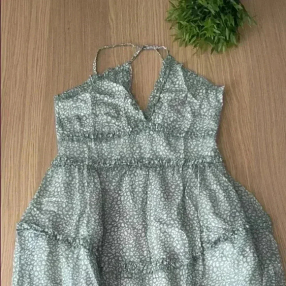 🆕 Sage Mini dress with crossed straps L🆕 - Picture 6 of 10